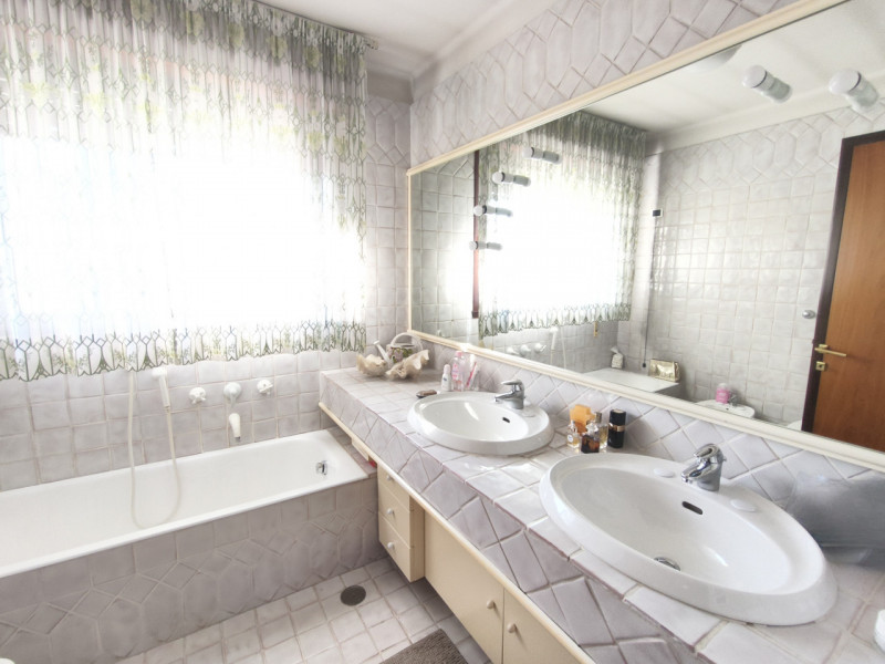 Ubicata in quartiere di prestigio a Montegrotto Terme, proponiamo in esclusiva questa porzione di...