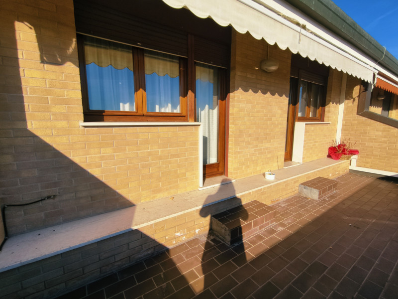 Ubicata in quartiere di prestigio a Montegrotto Terme, proponiamo in esclusiva questa porzione di...