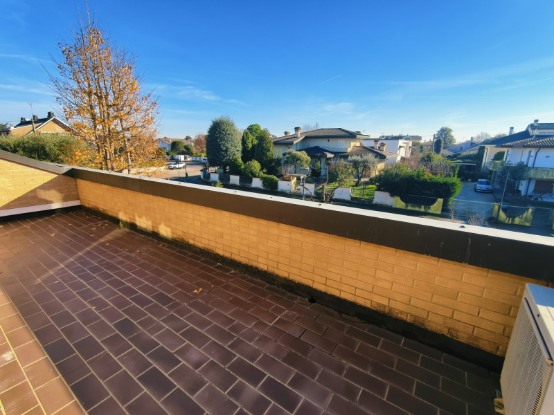 Ubicata in quartiere di prestigio a Montegrotto Terme, proponiamo in esclusiva questa porzione di...