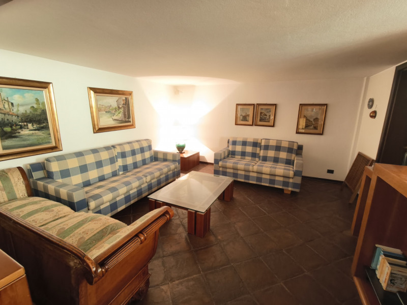 Ubicata in quartiere di prestigio a Montegrotto Terme, proponiamo in esclusiva questa porzione di...