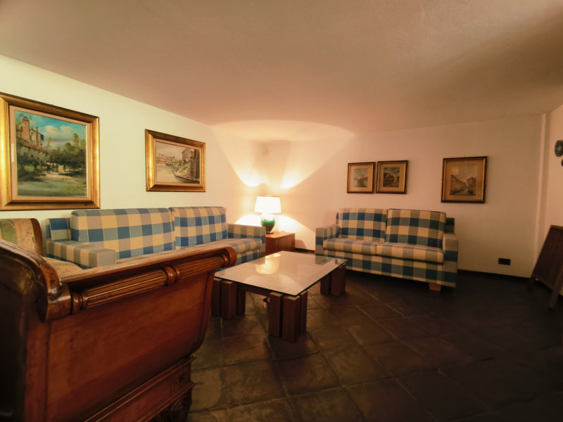 Ubicata in quartiere di prestigio a Montegrotto Terme, proponiamo in esclusiva questa porzione di...