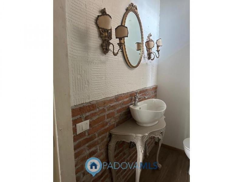 Immobile in esclusiva al Gruppo Padova MLS
In una posizione strategica, nel centro pulsante di Me...