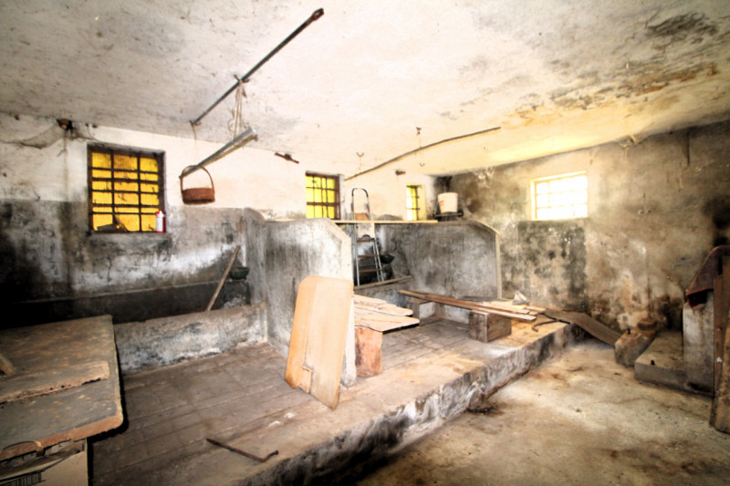 VILLA ESTENSE: proponiamo in vendita un affascinante rustico di 340 mq ca, e distribuito su più l...