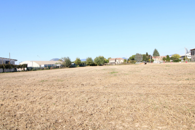 VILLA ESTENSE: proponiamo in vendita un affascinante rustico di 340 mq ca, e distribuito su più l...