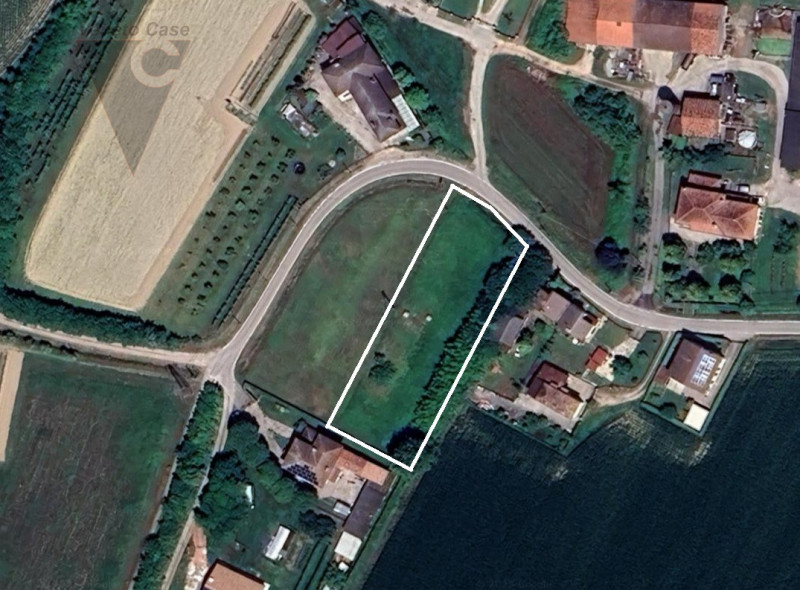 In zona Volparo di Legnaro, a cavallo tra i comuni di Legnaro e Polverara, proponiamo ampio appez...