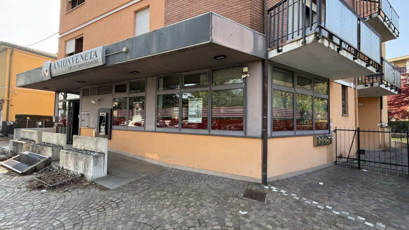 Quartiere FORCELLINI locale commerciale fronte strada.

- Facilmente adattabile alle esigenze di ...