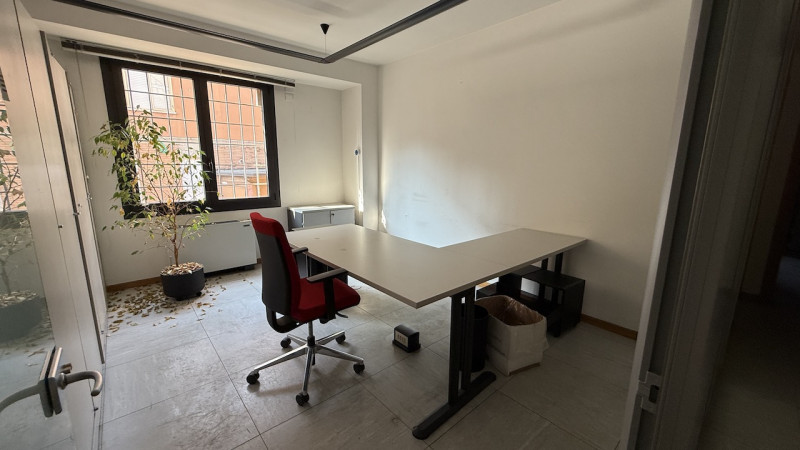 Quartiere FORCELLINI locale commerciale fronte strada.

- Facilmente adattabile alle esigenze di ...