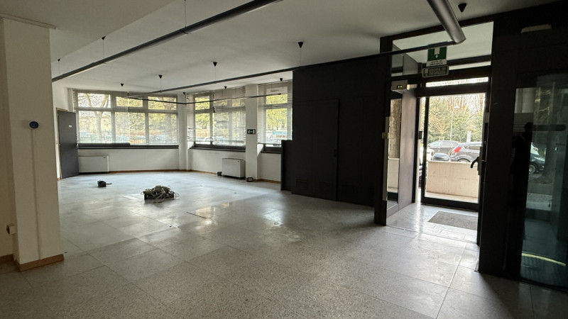 Quartiere FORCELLINI locale commerciale fronte strada.

- Facilmente adattabile alle esigenze di ...