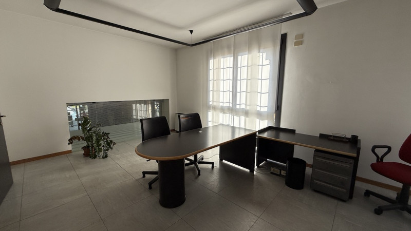 Quartiere FORCELLINI locale commerciale fronte strada.

- Facilmente adattabile alle esigenze di ...