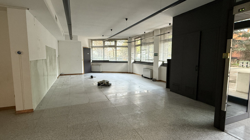 Quartiere FORCELLINI locale commerciale fronte strada.

- Facilmente adattabile alle esigenze di ...