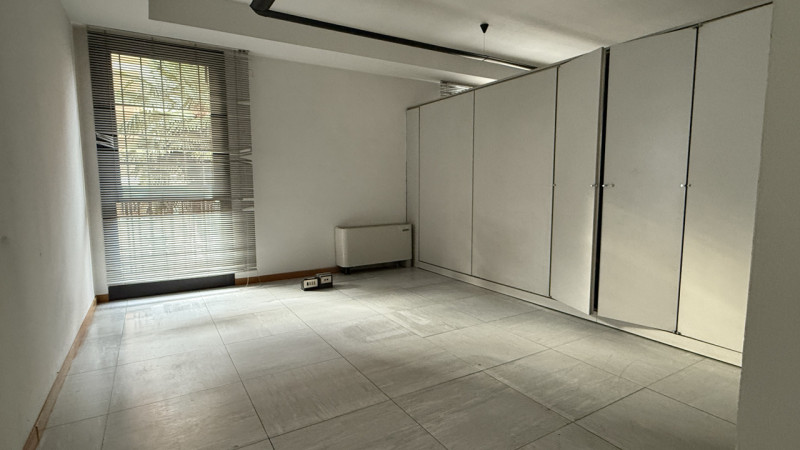 Quartiere FORCELLINI locale commerciale fronte strada.

- Facilmente adattabile alle esigenze di ...