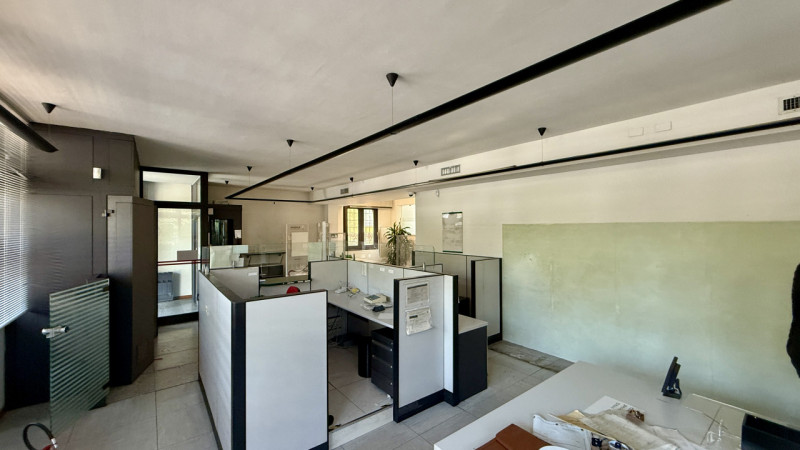 Quartiere FORCELLINI locale commerciale fronte strada.

- Facilmente adattabile alle esigenze di ...