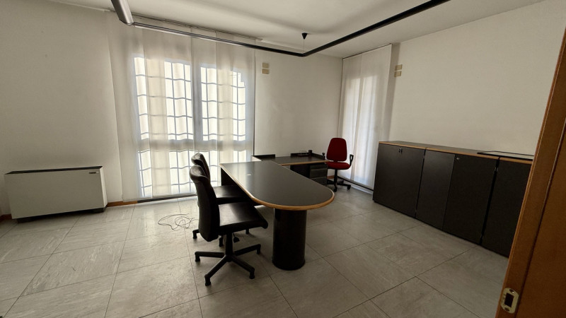 Quartiere FORCELLINI locale commerciale fronte strada.

- Facilmente adattabile alle esigenze di ...