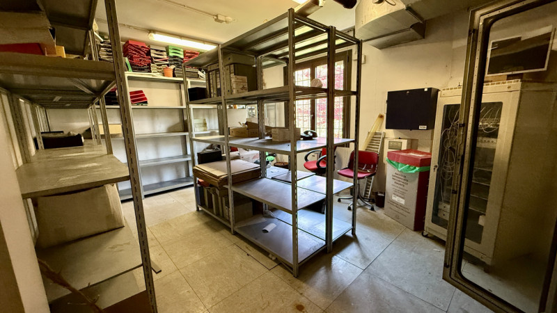 Quartiere FORCELLINI locale commerciale fronte strada.

- Facilmente adattabile alle esigenze di ...