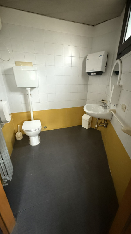 Quartiere FORCELLINI locale commerciale fronte strada.

- Facilmente adattabile alle esigenze di ...