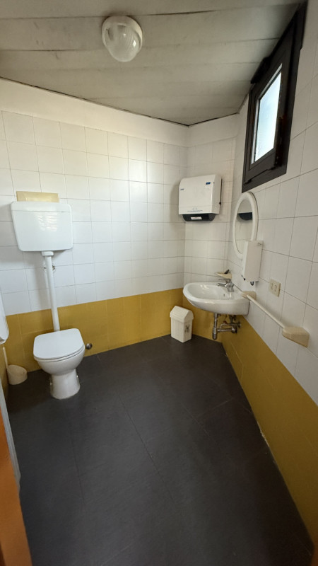 Quartiere FORCELLINI locale commerciale fronte strada.

- Facilmente adattabile alle esigenze di ...