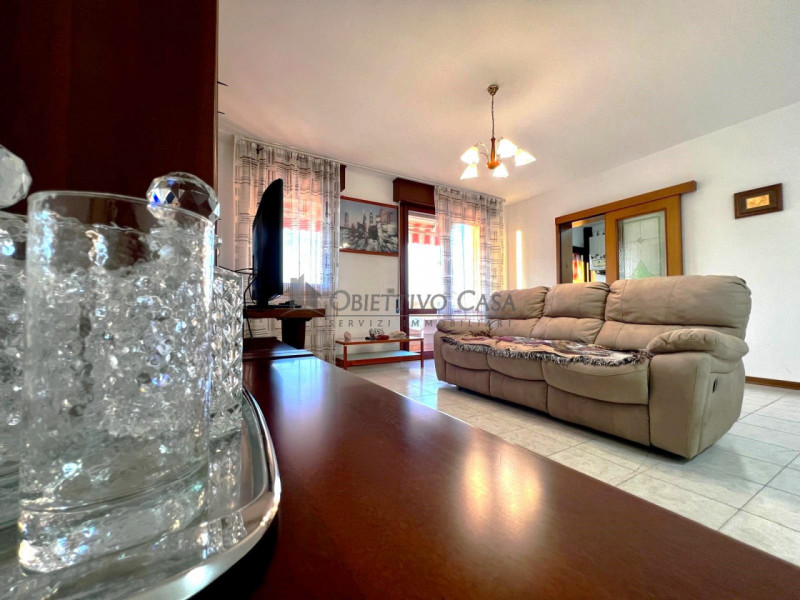 Rif. SAO165 - Saonara, in zona residenziale centrale e servita, proponiamo in vendita un appartam...