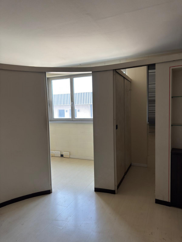 Ufficio luminoso in centro di 140mq – Ponte San Nicolò

In pieno centro a Ponte San Nicolò, all’i...