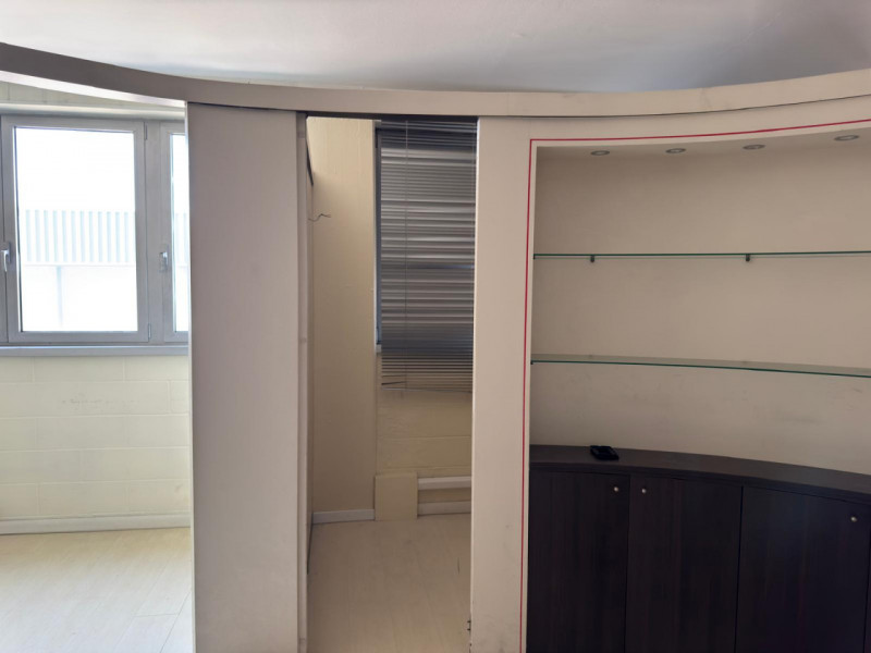 Ufficio luminoso in centro di 140mq – Ponte San Nicolò

In pieno centro a Ponte San Nicolò, all’i...