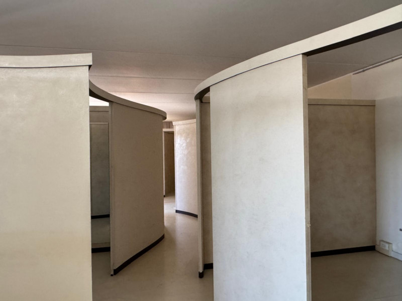 Ufficio luminoso in centro di 140mq – Ponte San Nicolò

In pieno centro a Ponte San Nicolò, all’i...