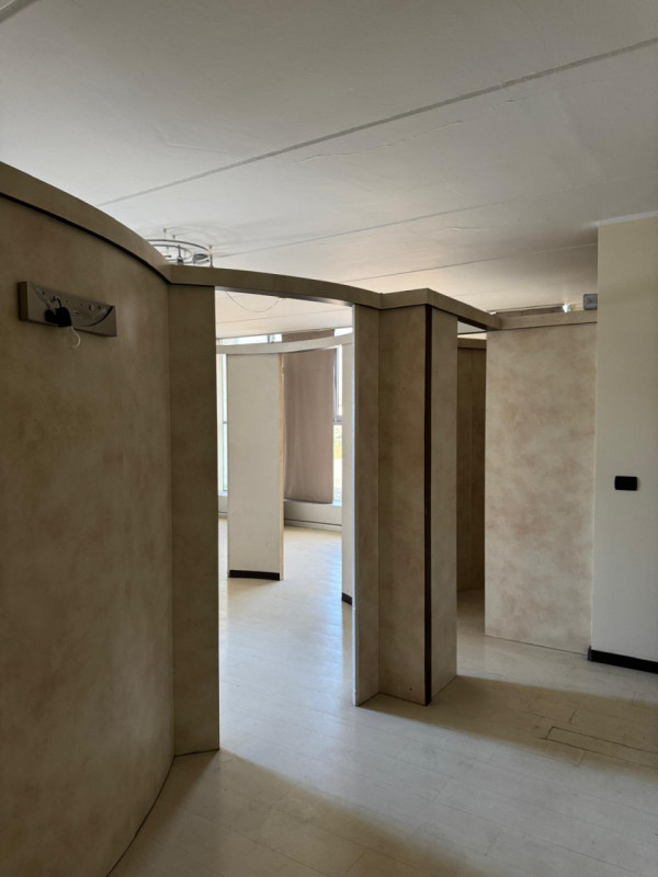 Ufficio luminoso in centro di 140mq – Ponte San Nicolò

In pieno centro a Ponte San Nicolò, all’i...