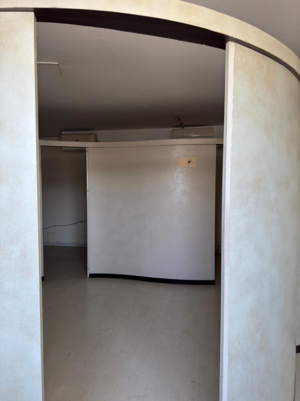 Ufficio luminoso in centro di 140mq – Ponte San Nicolò

In pieno centro a Ponte San Nicolò, all’i...