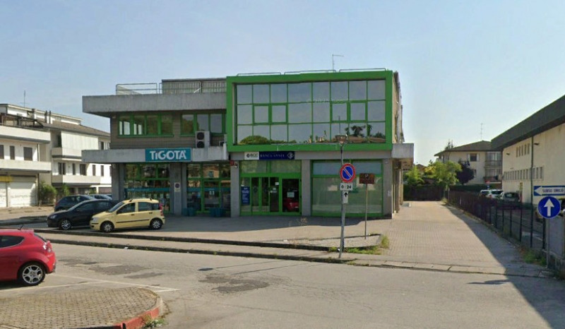 Ufficio luminoso in centro di 140mq – Ponte San Nicolò

In pieno centro a Ponte San Nicolò, all’i...