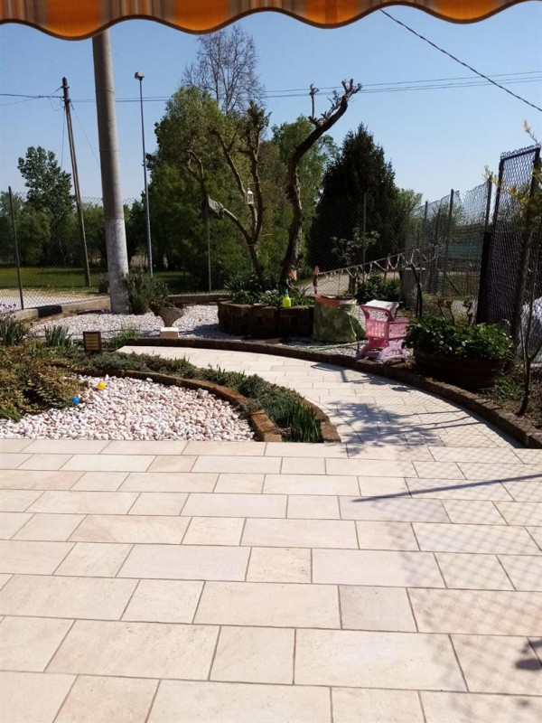 Bifamiliare su due piani di 70 mq ciascuno, zona Cogno di San Giorgio in Bosco, ideale per chi de...