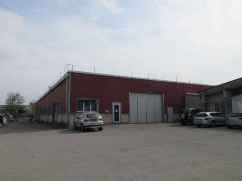 Quest’immobile viene venduto tramite asta online.

Capannone con uffici e corte esterna sito a Is...