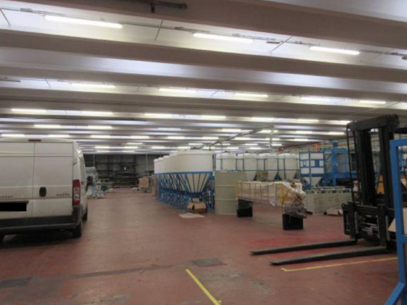 Quest’immobile viene venduto tramite asta online.

Capannone con uffici e corte esterna sito a Is...