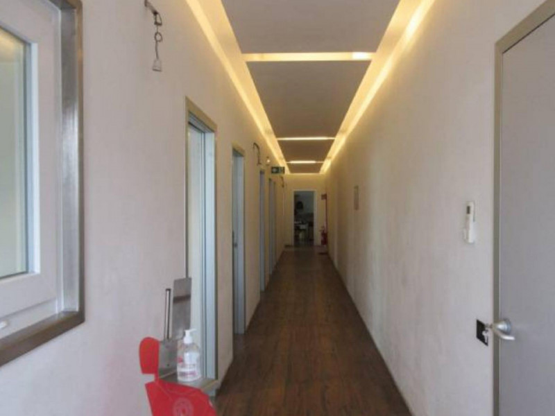 Quest’immobile viene venduto tramite asta online.

Capannone con uffici e corte esterna sito a Is...