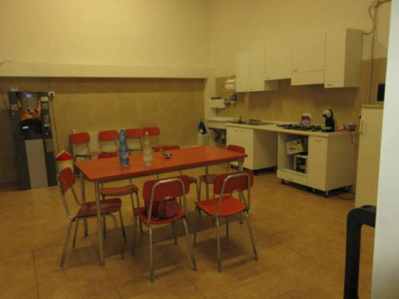 Quest’immobile viene venduto tramite asta online.

Capannone con uffici e corte esterna sito a Is...