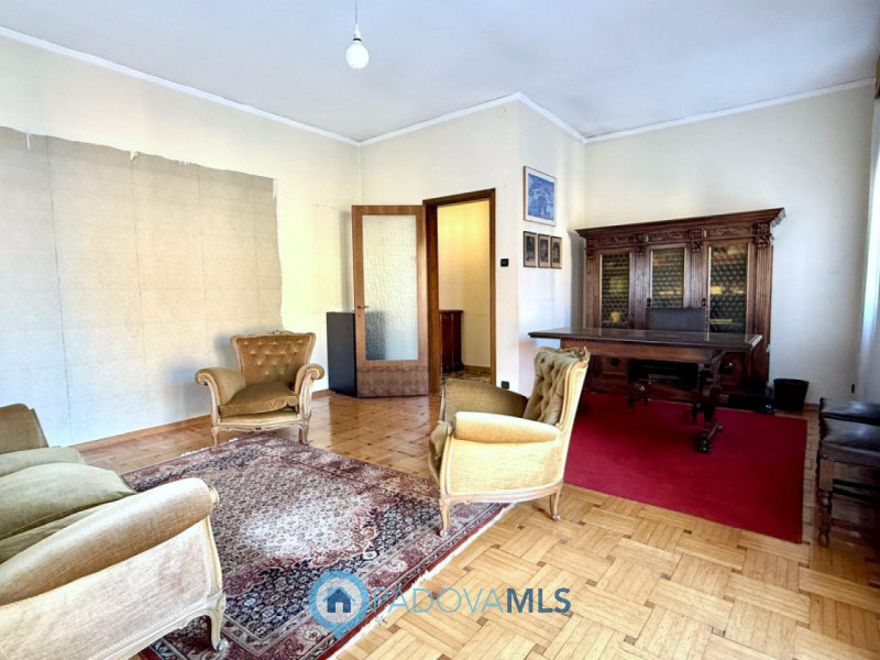 Immobile in esclusiva al Gruppo Padova MLS

Porzione di BIFAMILARE IN ORIZZONTALE con ingresso e ...