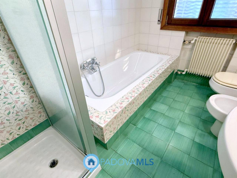 Immobile in esclusiva al Gruppo Padova MLS

Porzione di BIFAMILARE IN ORIZZONTALE con ingresso e ...