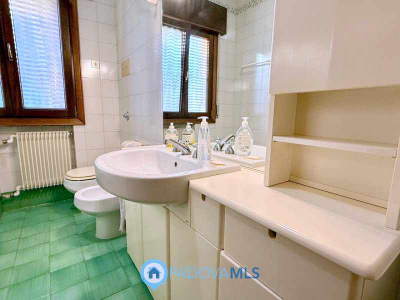 Immobile in esclusiva al Gruppo Padova MLS

Porzione di BIFAMILARE IN ORIZZONTALE con ingresso e ...