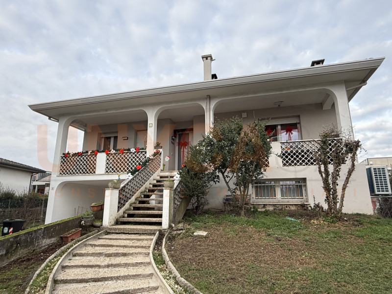 MESTRINO: proponiamo una casa singola, soluzione che racconta il valore delle abitazioni di una v...