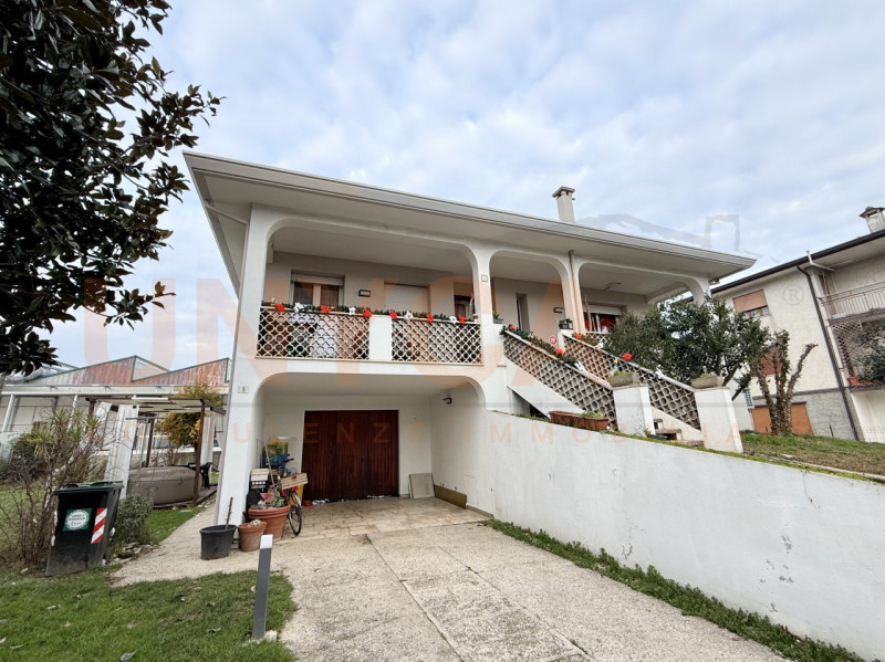 MESTRINO: proponiamo una casa singola, soluzione che racconta il valore delle abitazioni di una v...