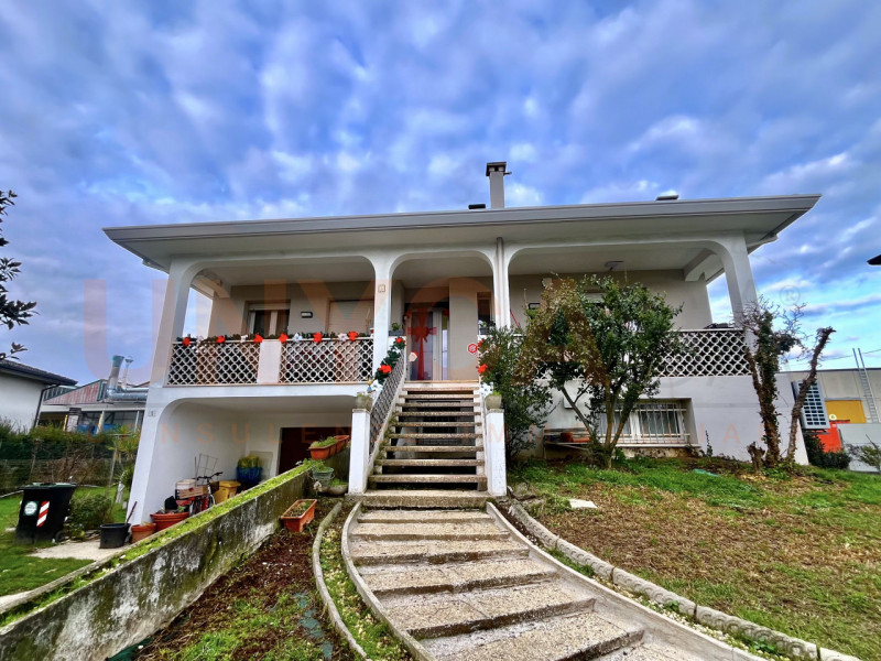 MESTRINO: proponiamo una casa singola, soluzione che racconta il valore delle abitazioni di una v...