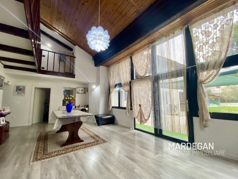 Proponiamo in esclusiva una vera opportunità nel cuore di Galliera Veneta: un' abitazione indipen...