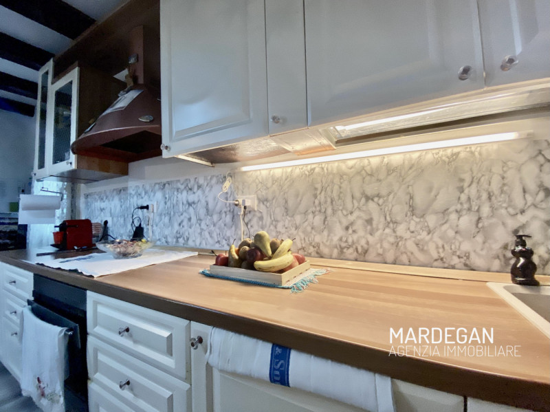 Proponiamo in esclusiva una vera opportunità nel cuore di Galliera Veneta: un' abitazione indipen...