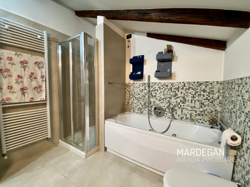 Proponiamo in esclusiva una vera opportunità nel cuore di Galliera Veneta: un' abitazione indipen...