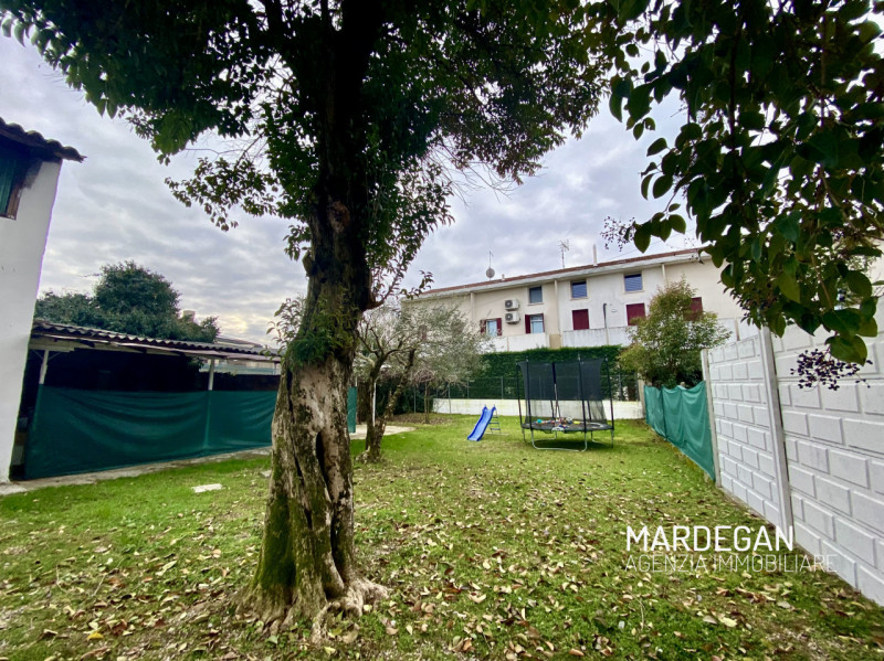 Proponiamo in esclusiva una vera opportunità nel cuore di Galliera Veneta: un' abitazione indipen...