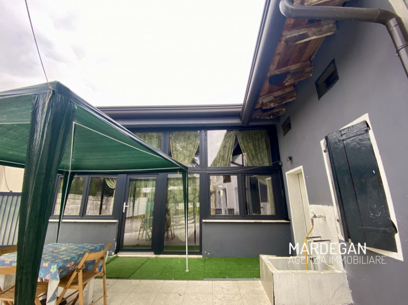 Proponiamo in esclusiva una vera opportunità nel cuore di Galliera Veneta: un' abitazione indipen...