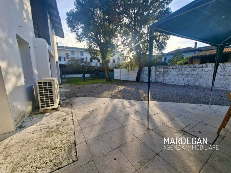 Proponiamo in esclusiva una vera opportunità nel cuore di Galliera Veneta: un' abitazione indipen...