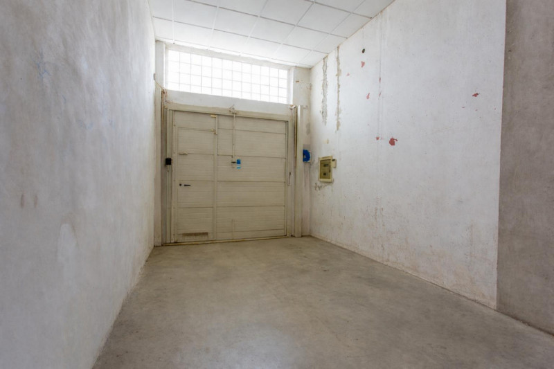 Vendesi, a pochissima distanza dal centro di Solesino, casa singola disposta su due livelli con p...