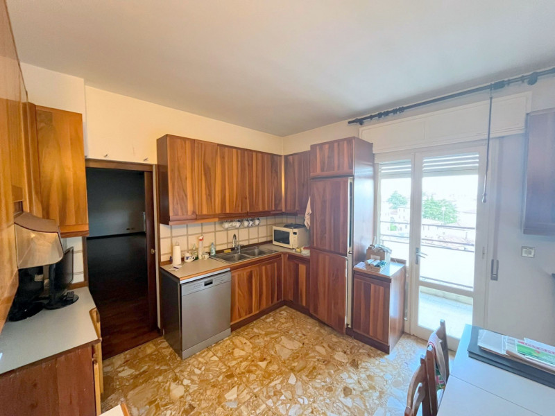 Descrizione
LUMINOSO APPARTAMENTO PANORAMICO ALL'ARCELLA-SAN BELLINO €.180.000 rif.CL513.1

Nel c...