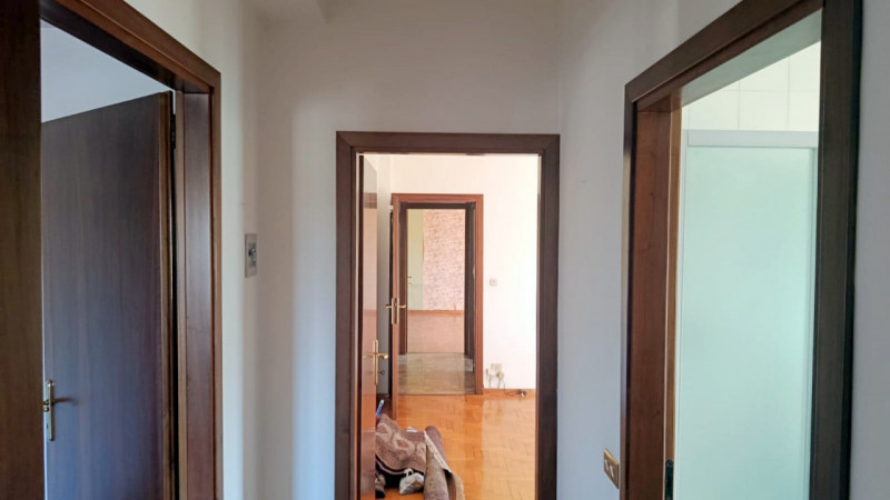 Descrizione
LUMINOSO APPARTAMENTO PANORAMICO ALL'ARCELLA-SAN BELLINO €.180.000 rif.CL513.1

Nel c...