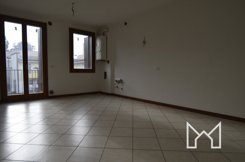 ROSSANO VENETO- Inserito in un contesto di recente costruzione e in ottimo stato conservativo, pr...