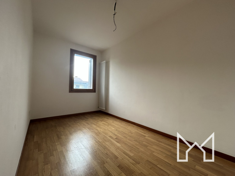 ROSSANO VENETO- Inserito in un contesto di recente costruzione e in ottimo stato conservativo, pr...