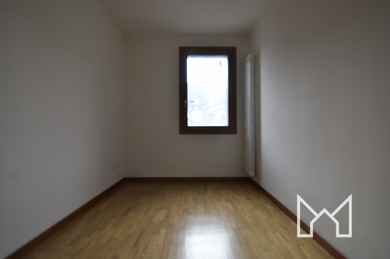 ROSSANO VENETO- Inserito in un contesto di recente costruzione e in ottimo stato conservativo, pr...